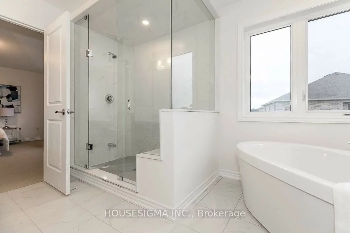 121, Ferragine, Bradford, Bradford West Gwillimbury