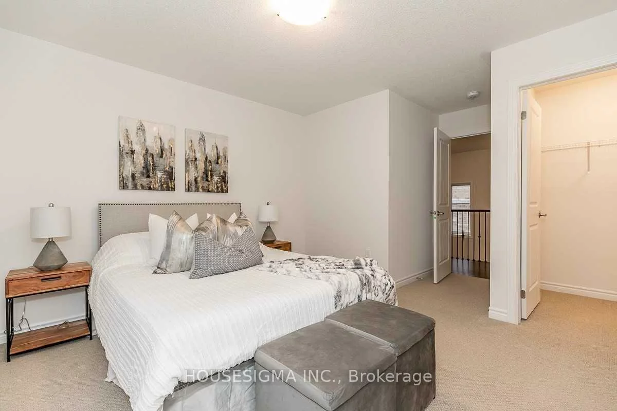 121, Ferragine, Bradford, Bradford West Gwillimbury