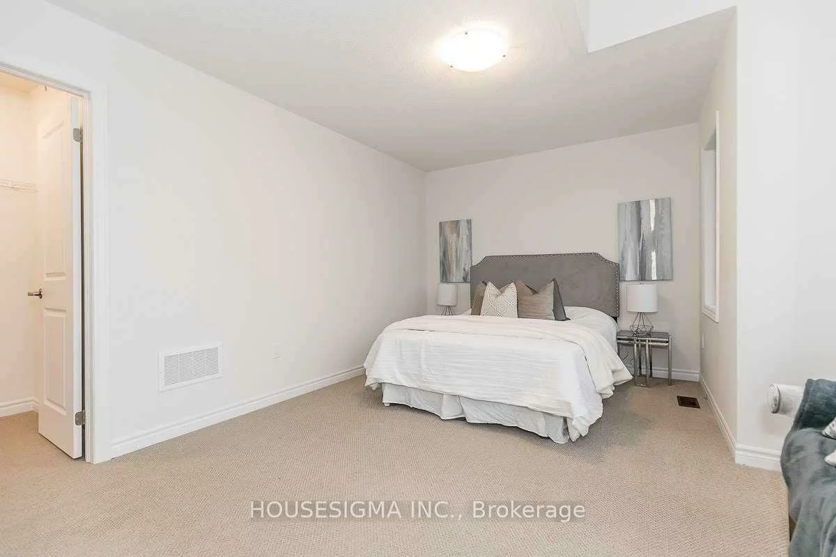 121, Ferragine, Bradford, Bradford West Gwillimbury