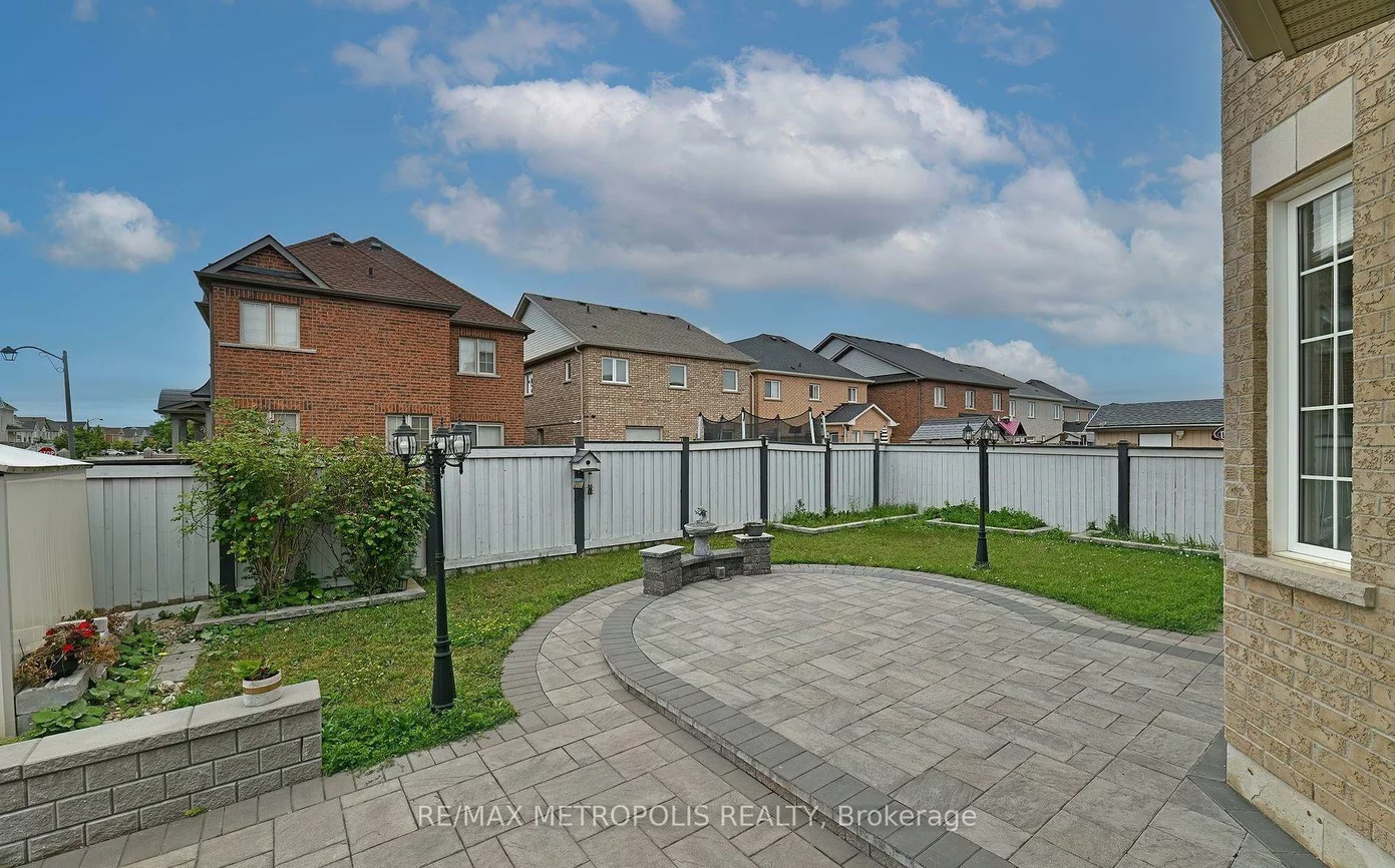 24, Faris, Bradford, Bradford West Gwillimbury