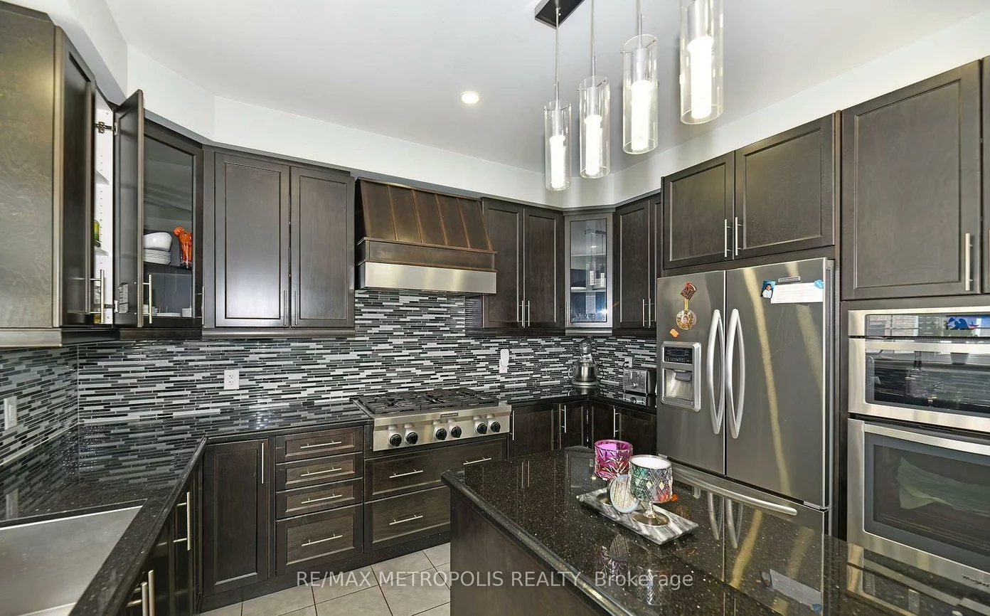 24, Faris, Bradford, Bradford West Gwillimbury