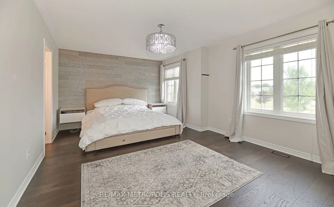 24, Faris, Bradford, Bradford West Gwillimbury