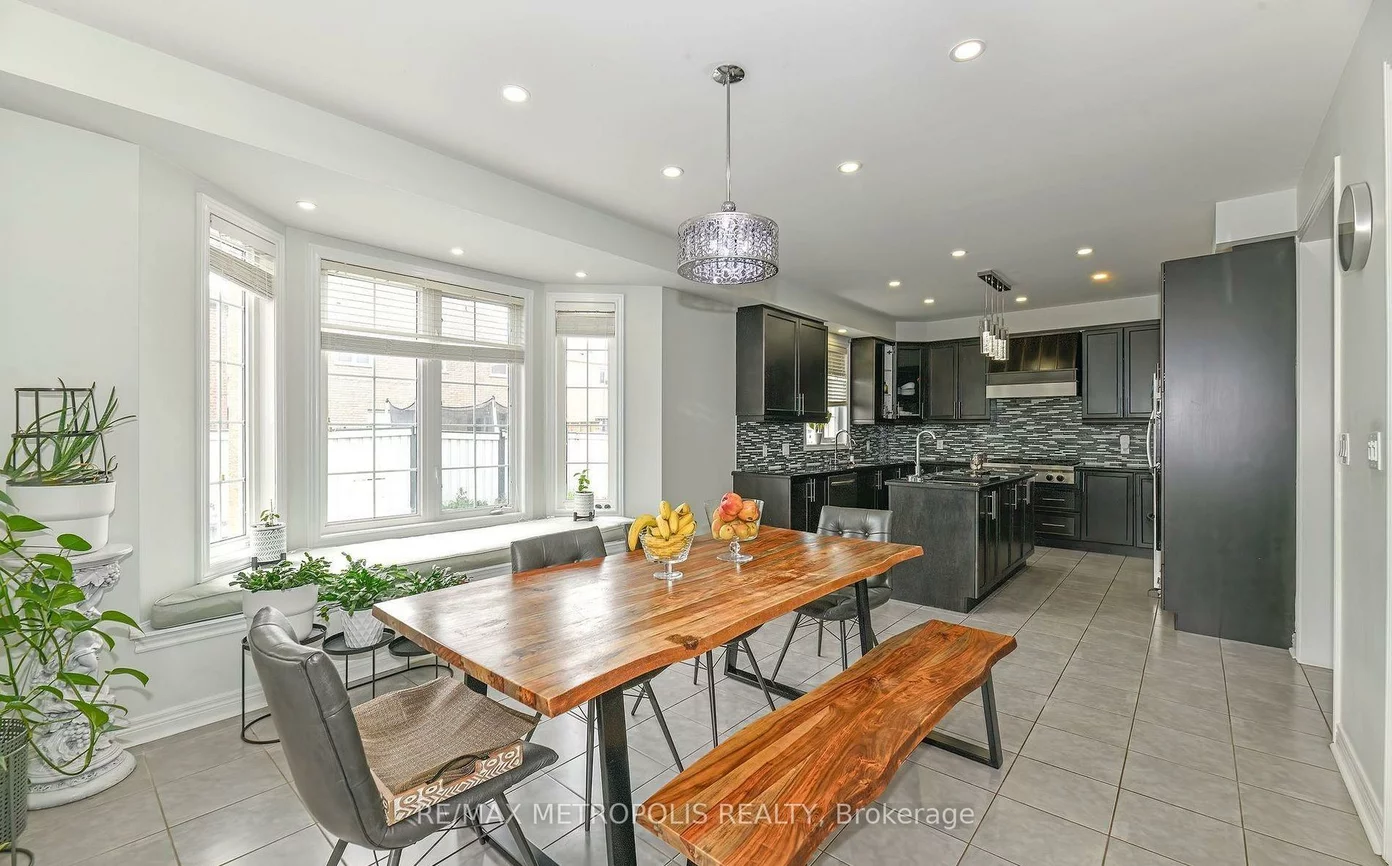 24, Faris, Bradford, Bradford West Gwillimbury