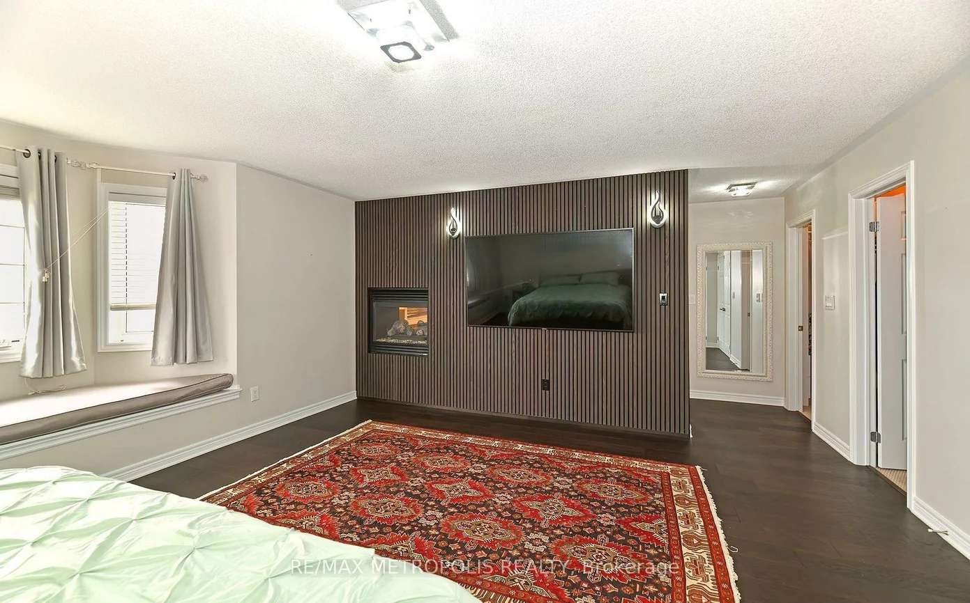 24, Faris, Bradford, Bradford West Gwillimbury