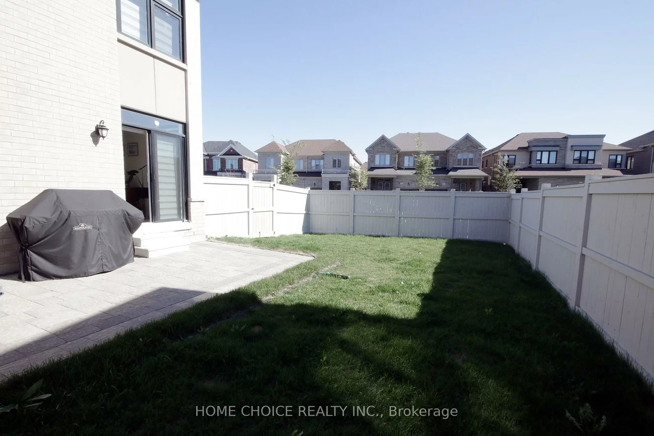 32, Ferragine, Bradford, Bradford West Gwillimbury