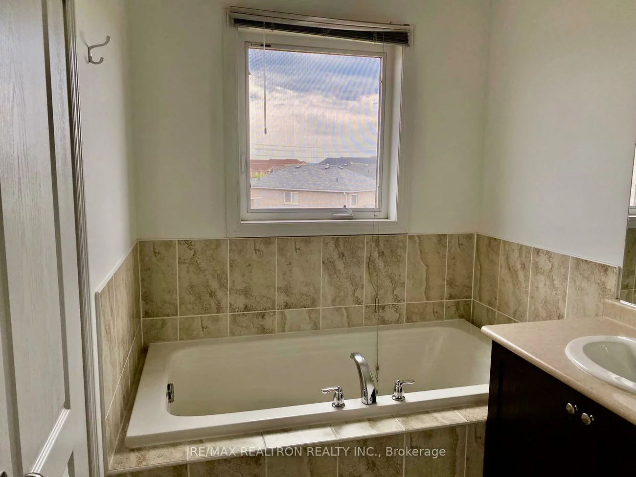 17, Christina, Bradford, Bradford West Gwillimbury