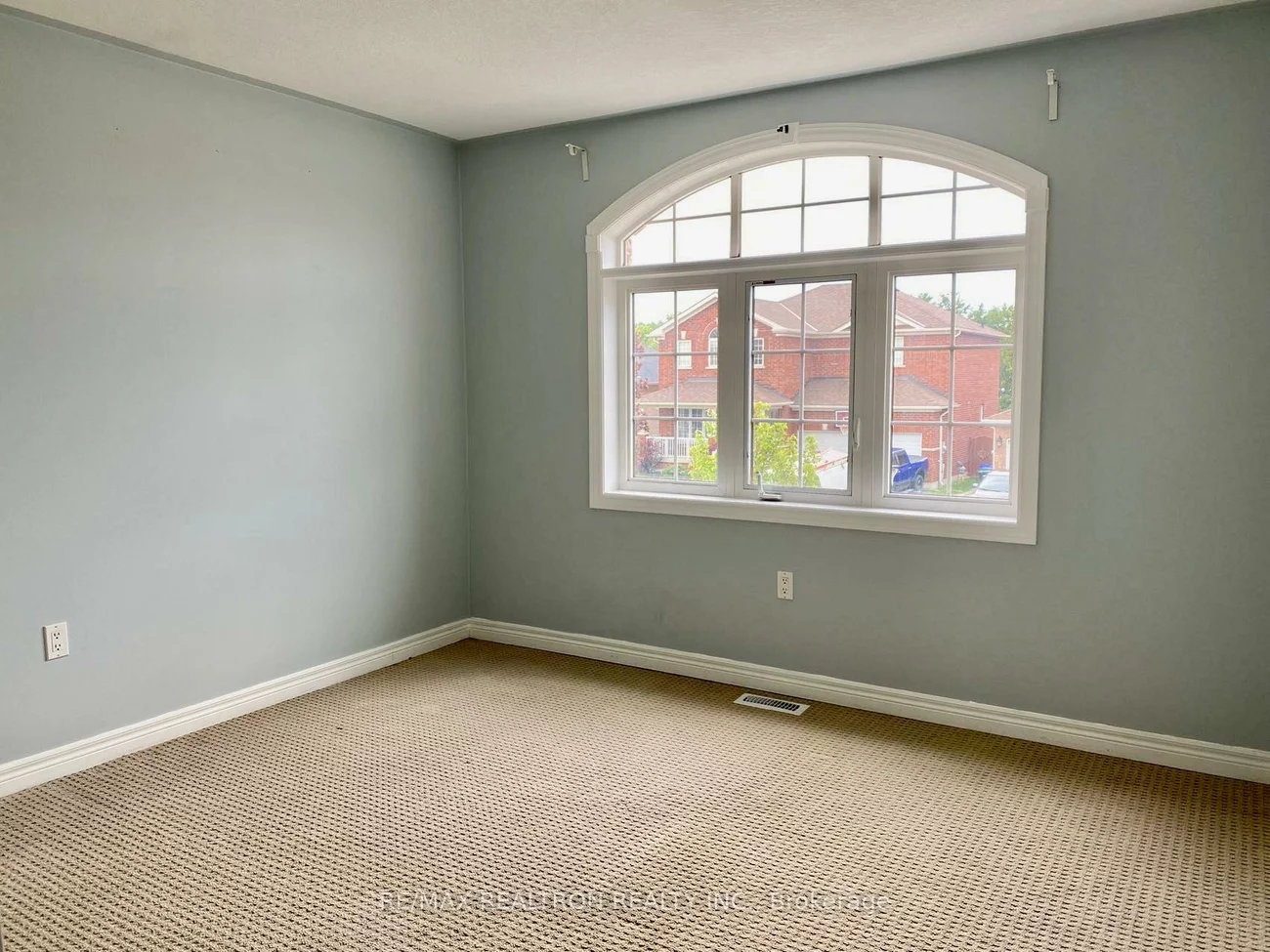 17, Christina, Bradford, Bradford West Gwillimbury