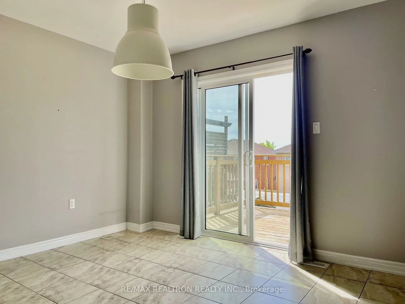 17, Christina, Bradford, Bradford West Gwillimbury