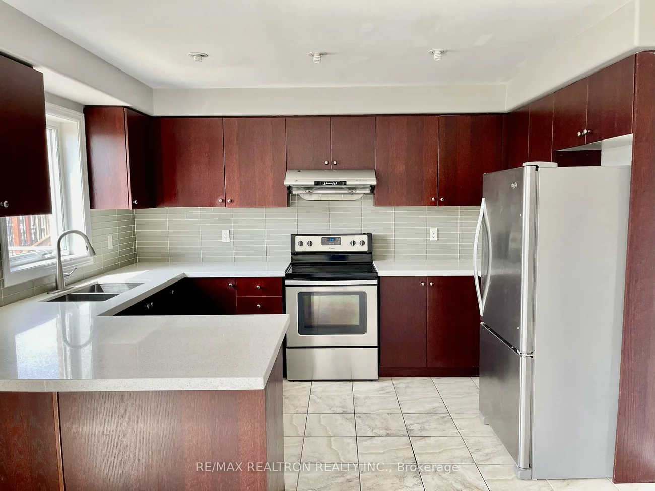 17, Christina, Bradford, Bradford West Gwillimbury