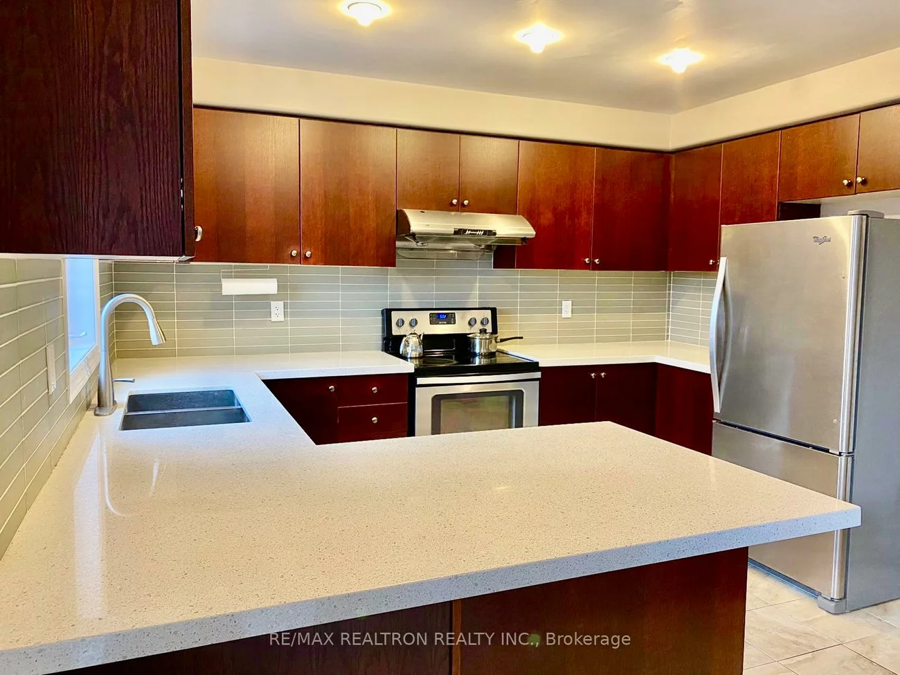 17, Christina, Bradford, Bradford West Gwillimbury