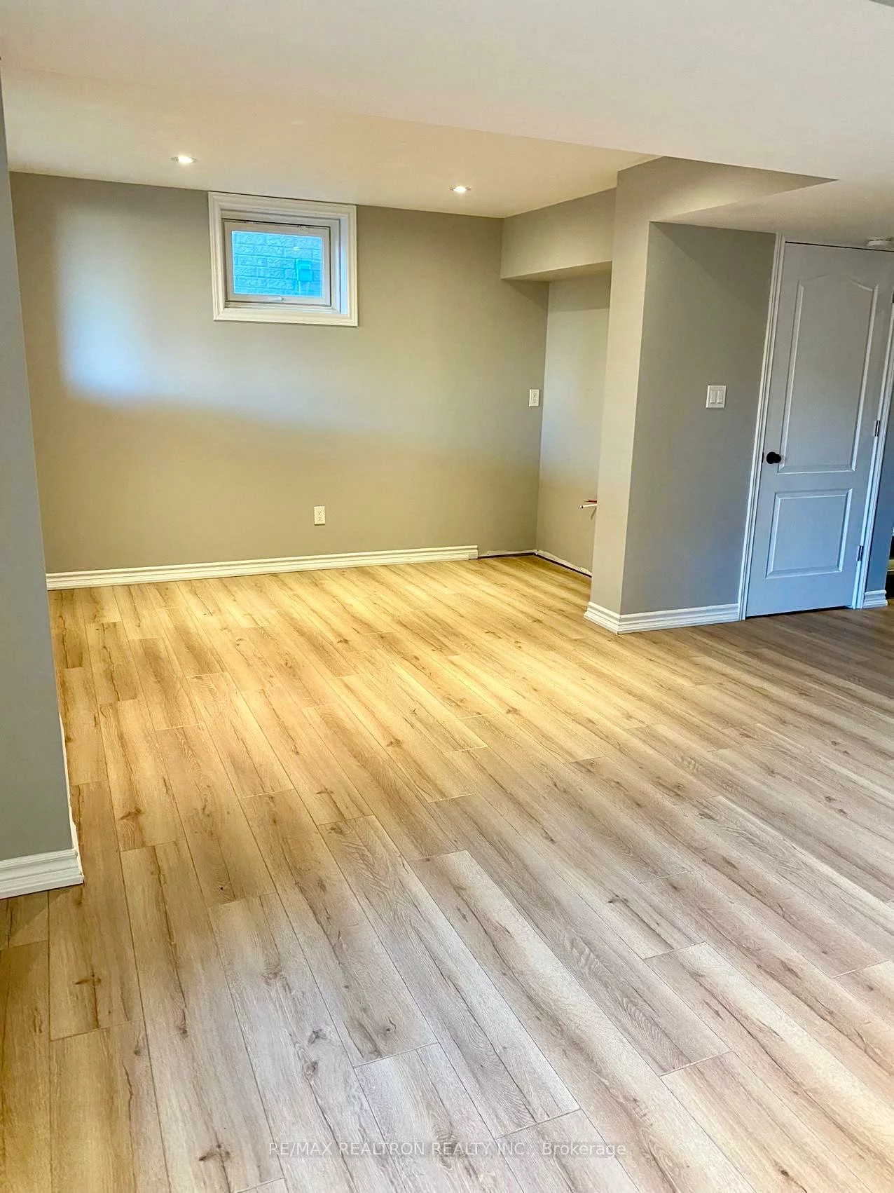 17, Christina, Bradford, Bradford West Gwillimbury