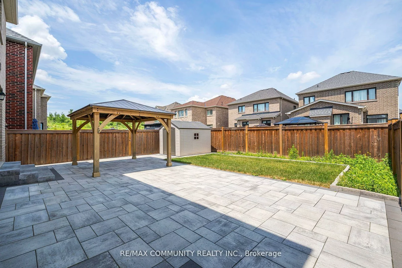 146, Wandering Glider, Bradford, Bradford West Gwillimbury