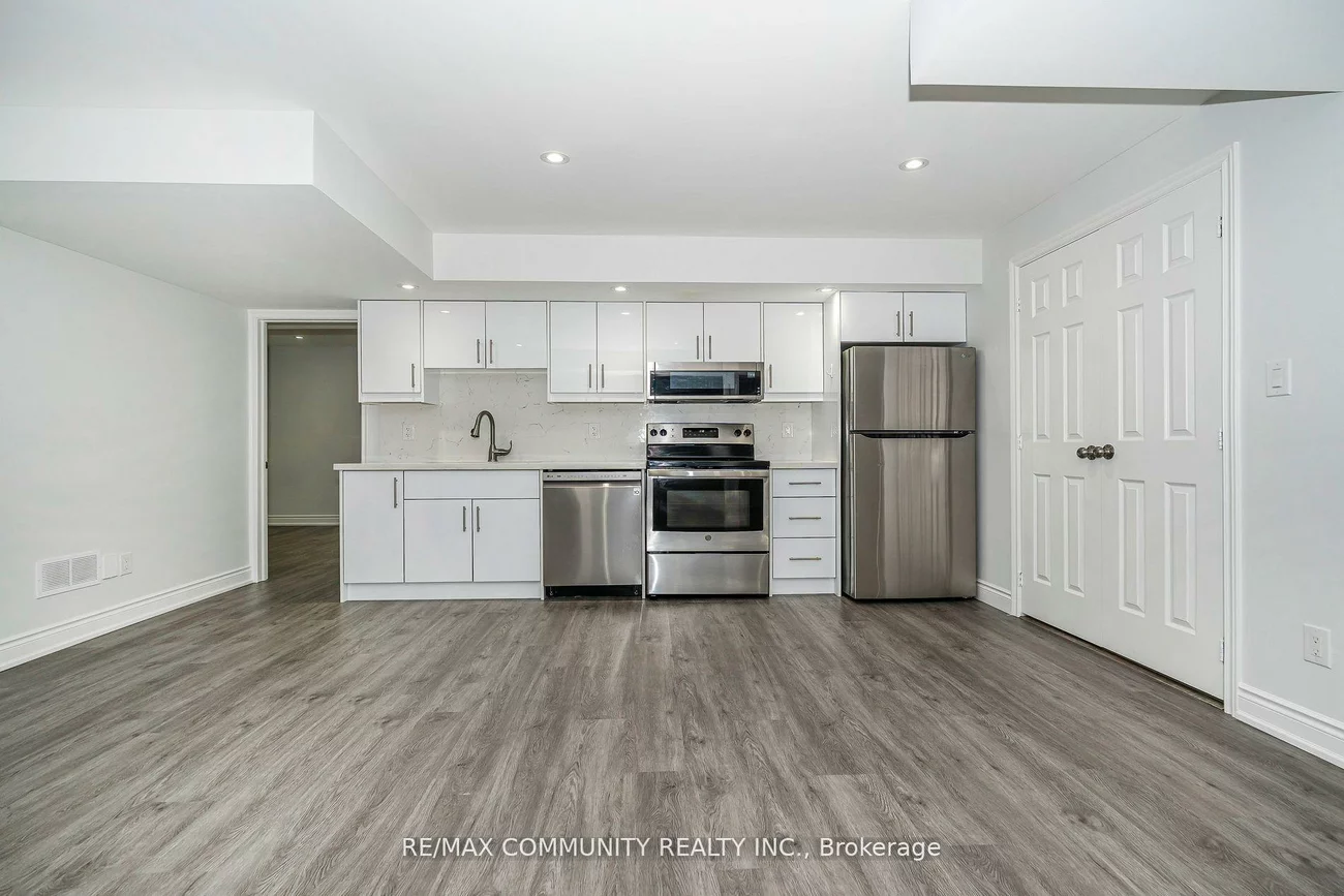 146, Wandering Glider, Bradford, Bradford West Gwillimbury