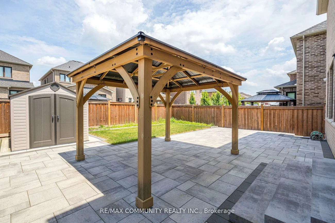 146, Wandering Glider, Bradford, Bradford West Gwillimbury