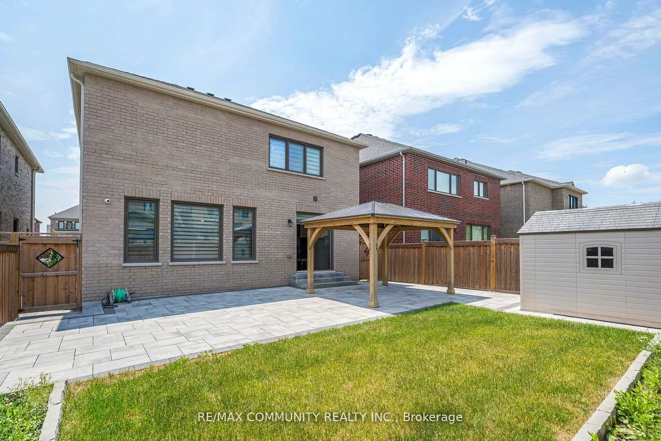 146, Wandering Glider, Bradford, Bradford West Gwillimbury