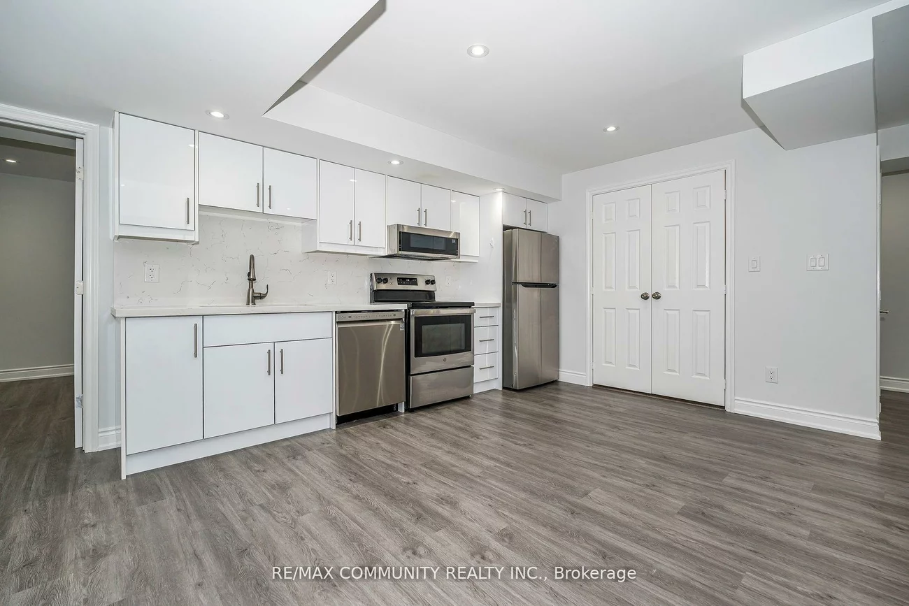 146, Wandering Glider, Bradford, Bradford West Gwillimbury