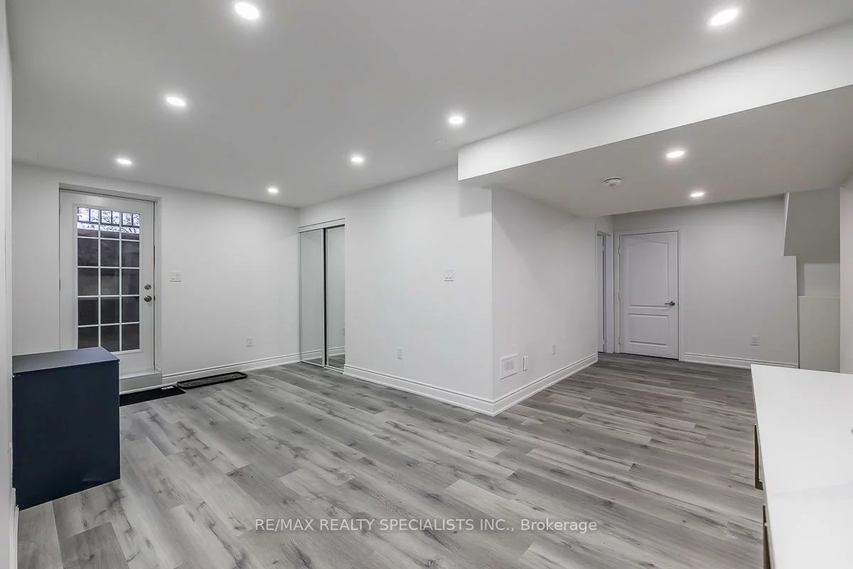 1, Huron, Bradford, Bradford West Gwillimbury