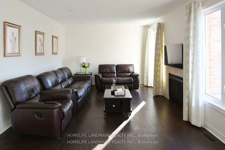 18, Wandering Glider, Bradford, Bradford West Gwillimbury