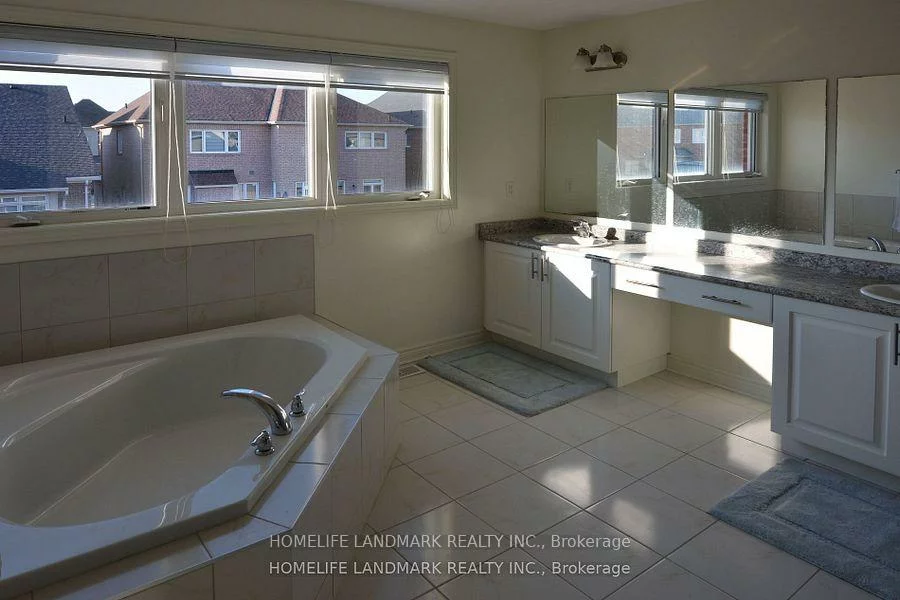 18, Wandering Glider, Bradford, Bradford West Gwillimbury