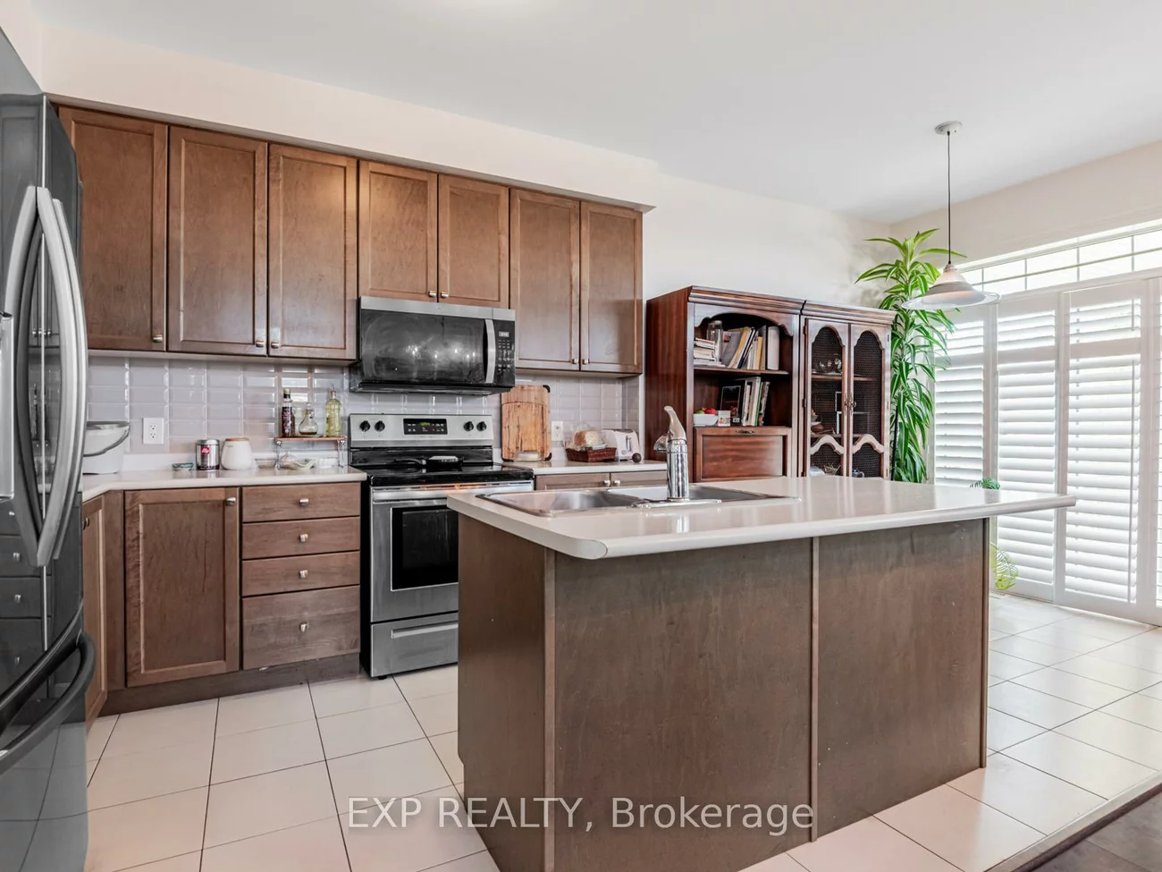 2, Angela, Bradford, Bradford West Gwillimbury