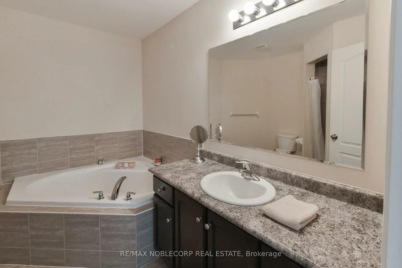 54, Long, Bradford, Bradford West Gwillimbury