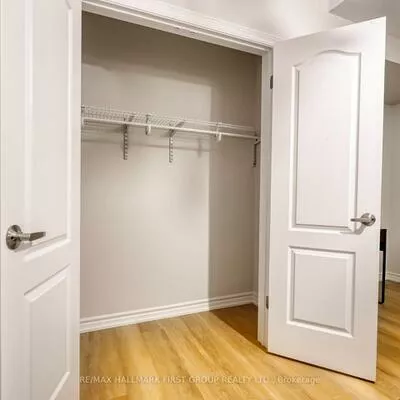 136, Milby, Bradford, Bradford West Gwillimbury