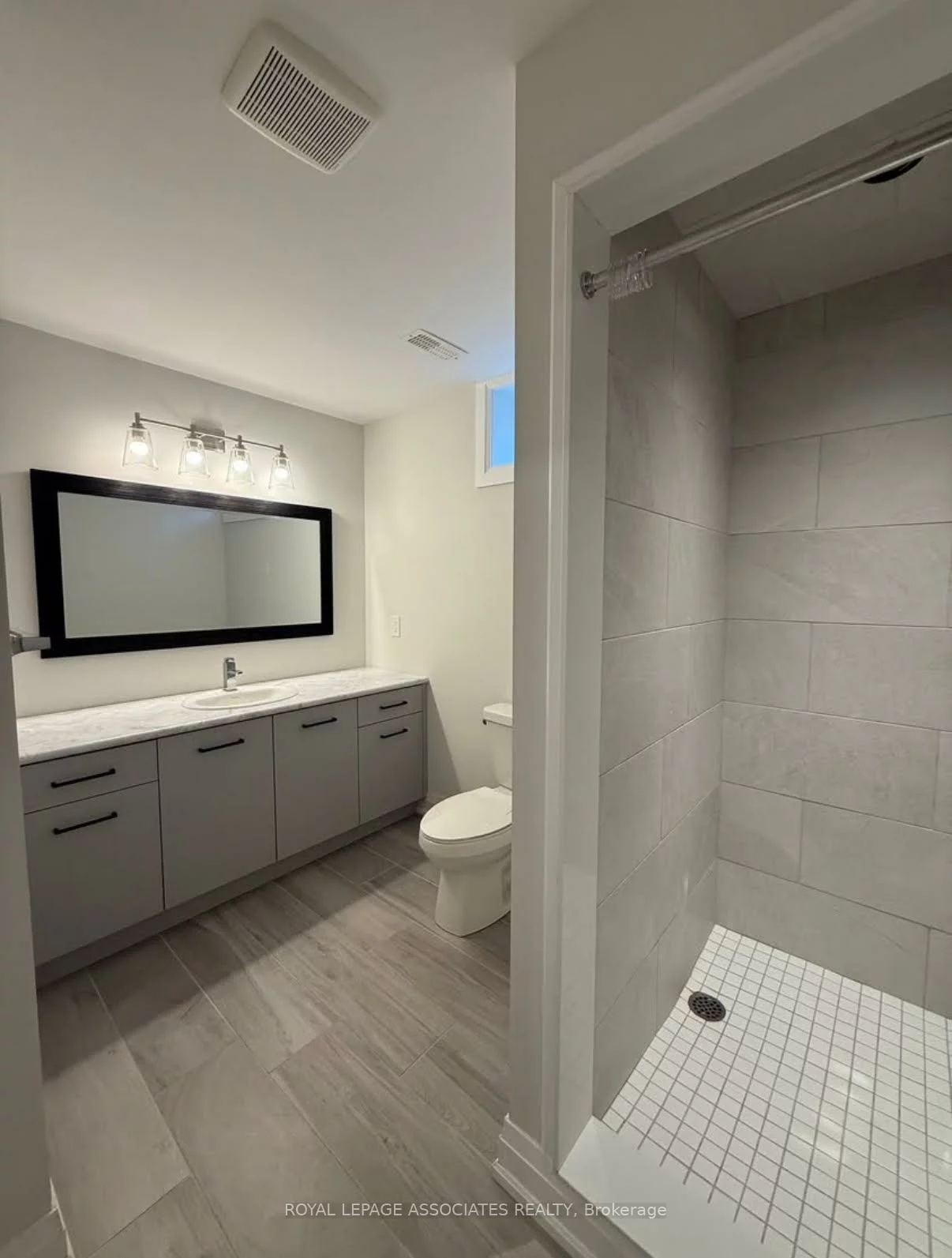 45, John, Bradford, Bradford West Gwillimbury