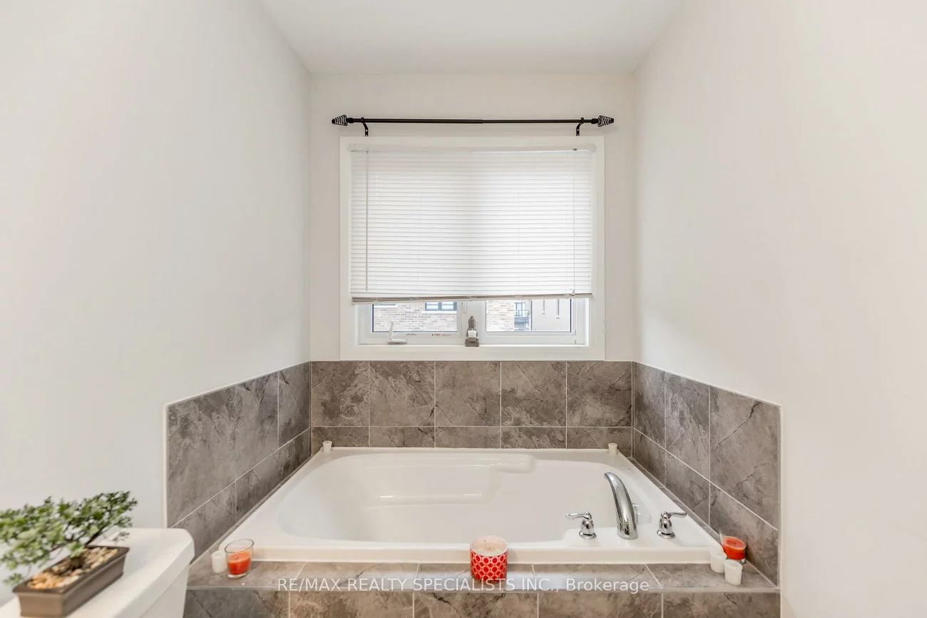 147, Landolfi, Bradford, Bradford West Gwillimbury