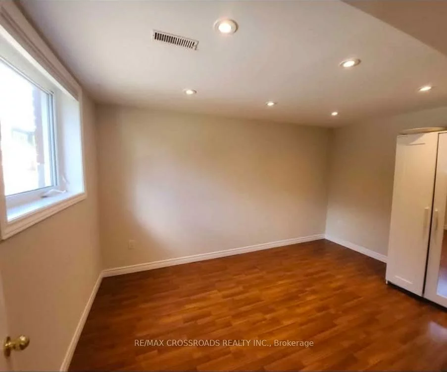 304, Orsi, Bradford, Bradford West Gwillimbury