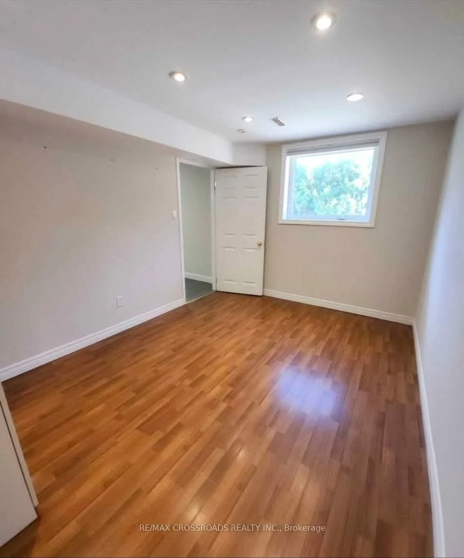 304, Orsi, Bradford, Bradford West Gwillimbury