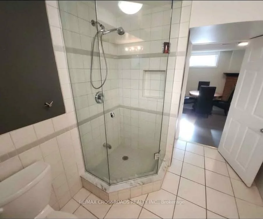 304, Orsi, Bradford, Bradford West Gwillimbury