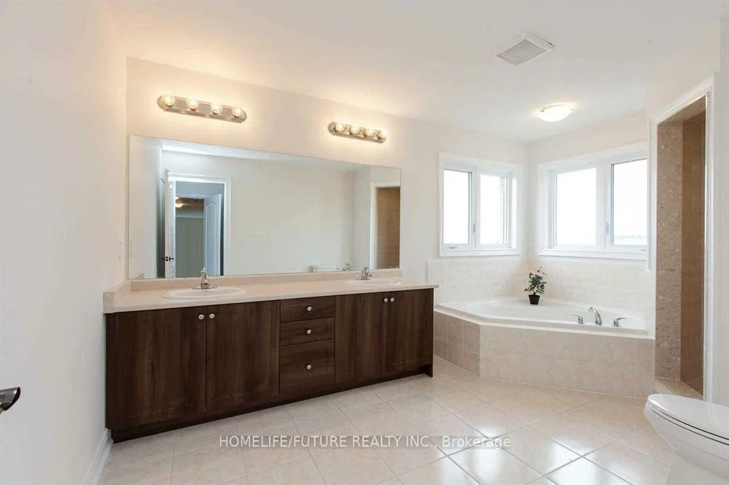 109, Milby, Bradford, Bradford West Gwillimbury