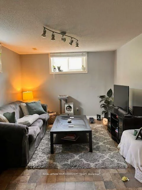 25, Breeze, Bradford, Bradford West Gwillimbury