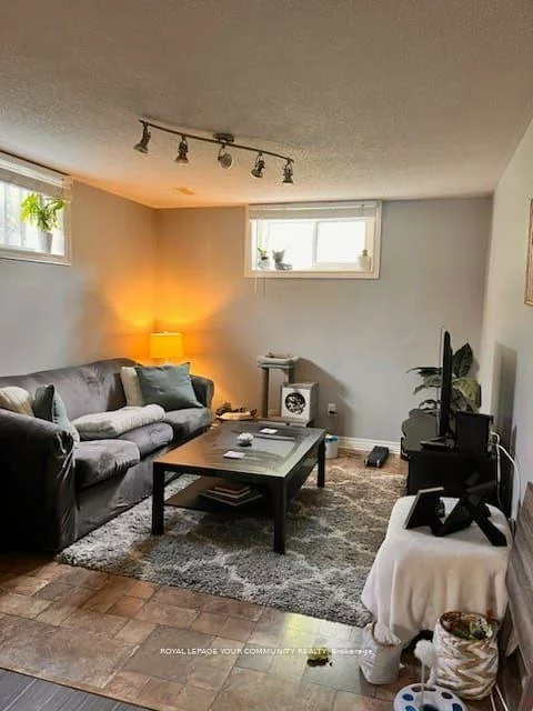 25, Breeze, Bradford, Bradford West Gwillimbury