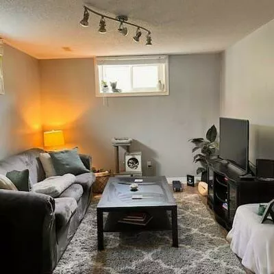 25, Breeze, Bradford, Bradford West Gwillimbury