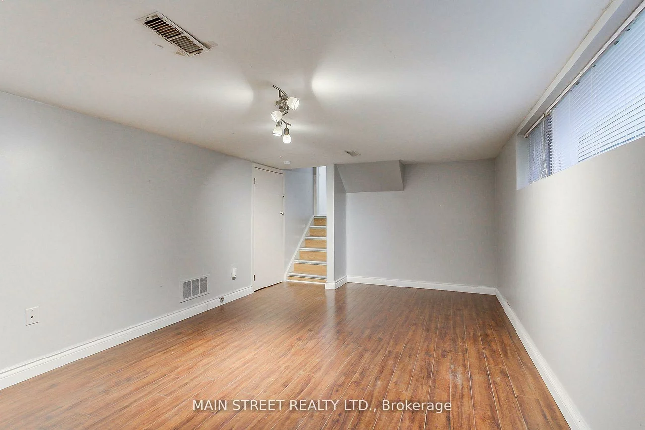 364, Agar, Bradford, Bradford West Gwillimbury