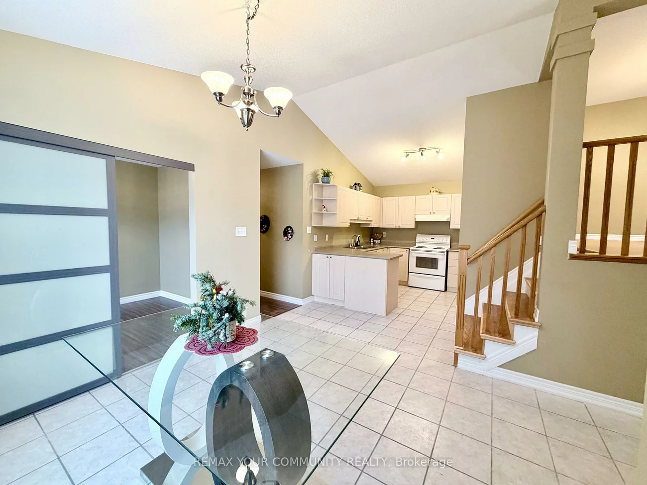 20, Veseli, Bradford, Bradford West Gwillimbury