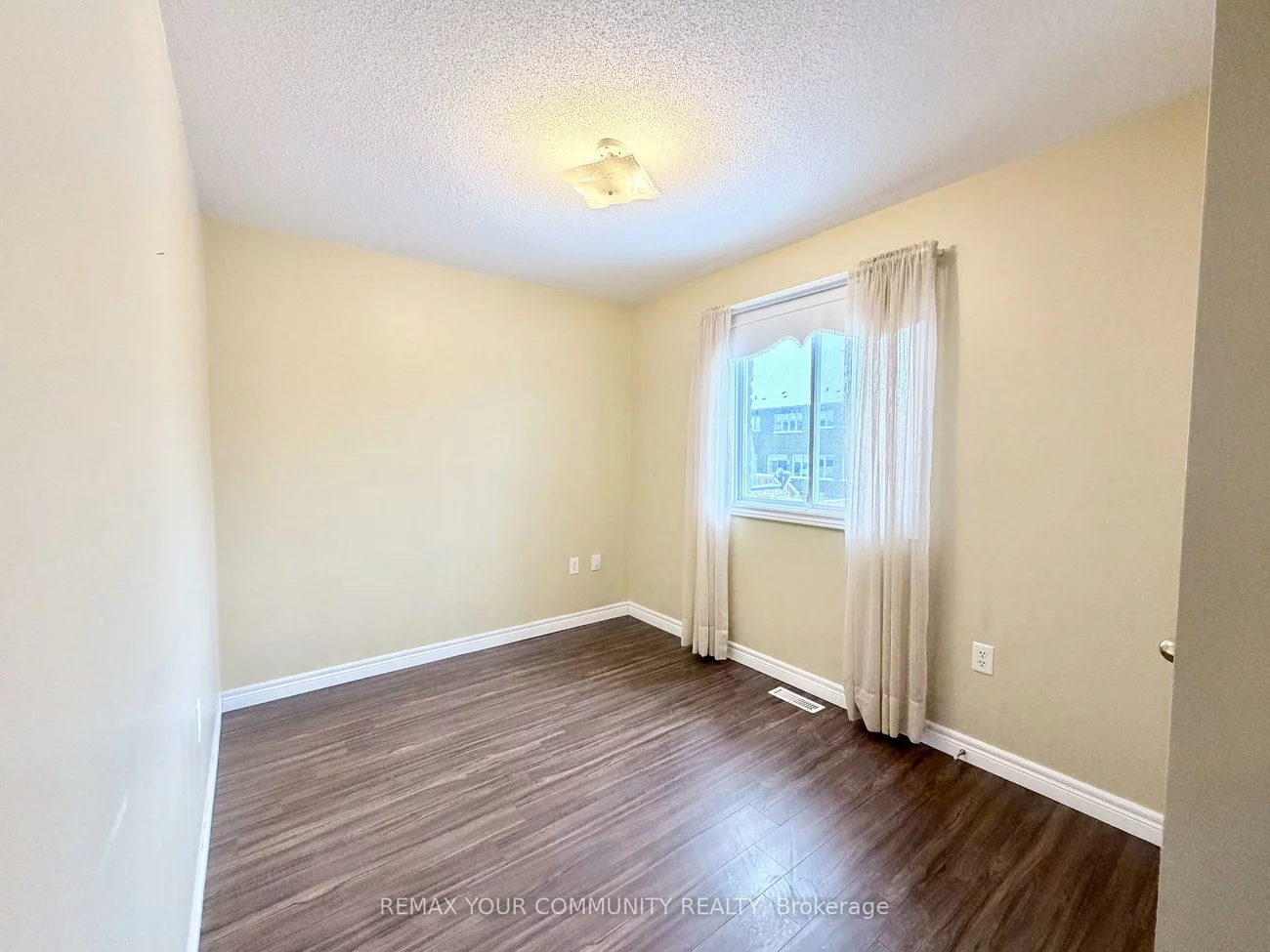 20, Veseli, Bradford, Bradford West Gwillimbury