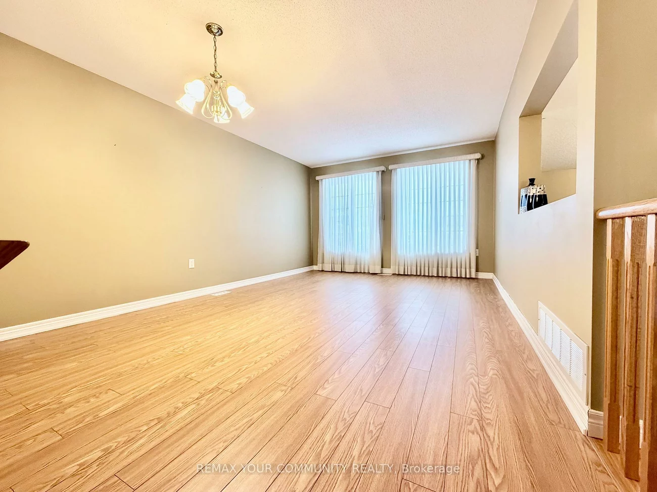 20, Veseli, Bradford, Bradford West Gwillimbury