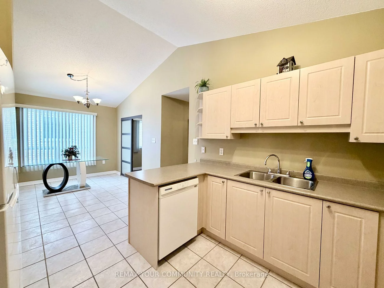 20, Veseli, Bradford, Bradford West Gwillimbury