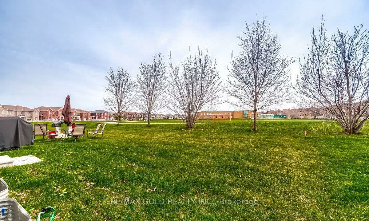 174, Sutherland, Bradford, Bradford West Gwillimbury