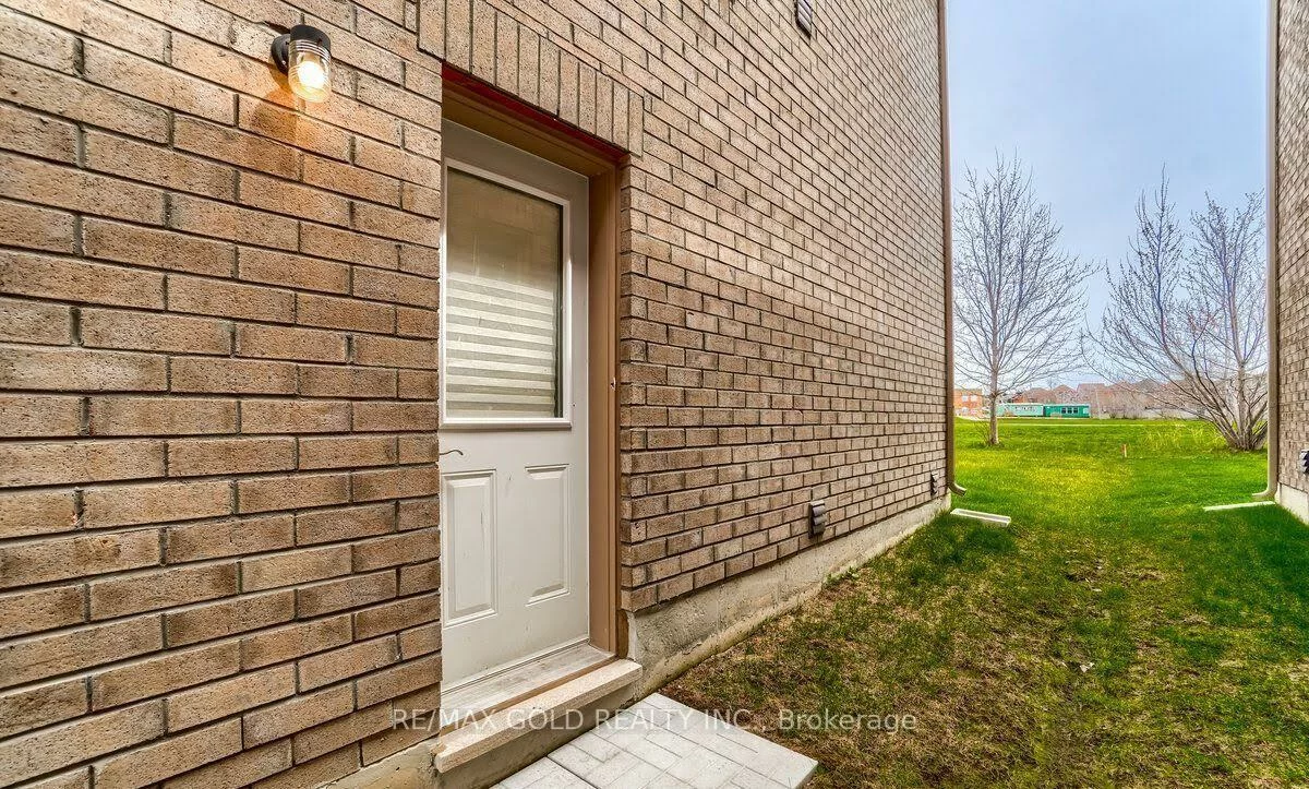 174, Sutherland, Bradford, Bradford West Gwillimbury