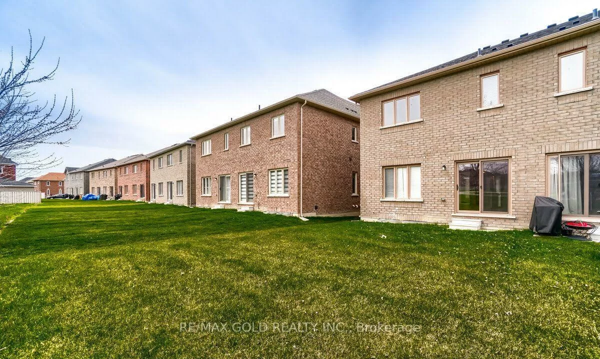 174, Sutherland, Bradford, Bradford West Gwillimbury