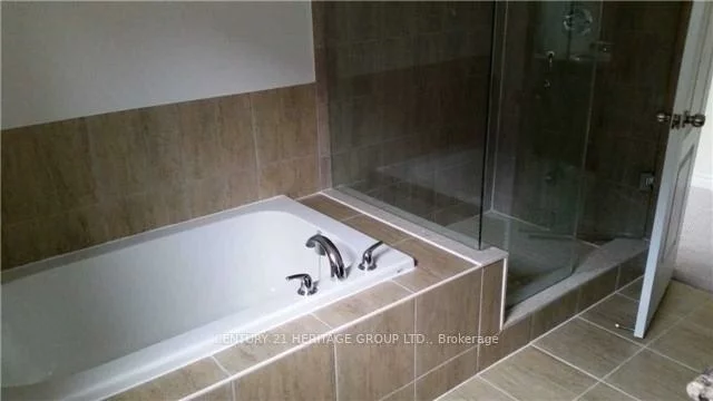 63, Tyndall, Bradford, Bradford West Gwillimbury