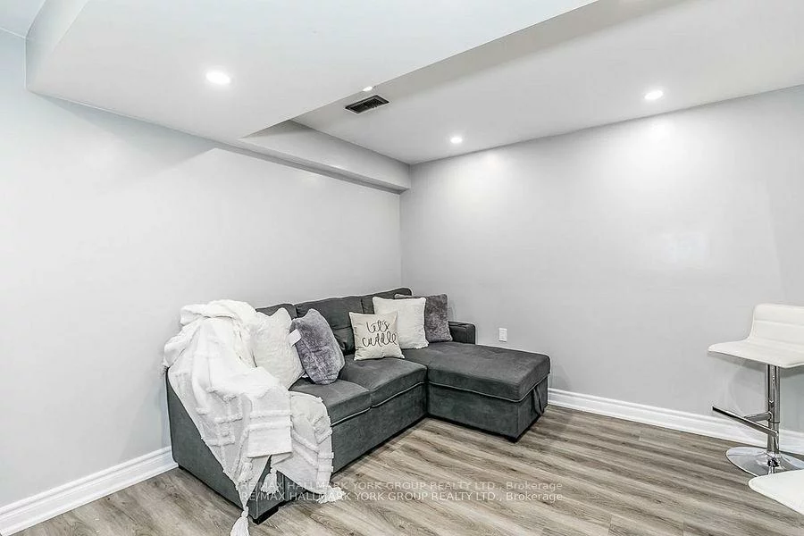 94, Weir, Bradford, Bradford West Gwillimbury