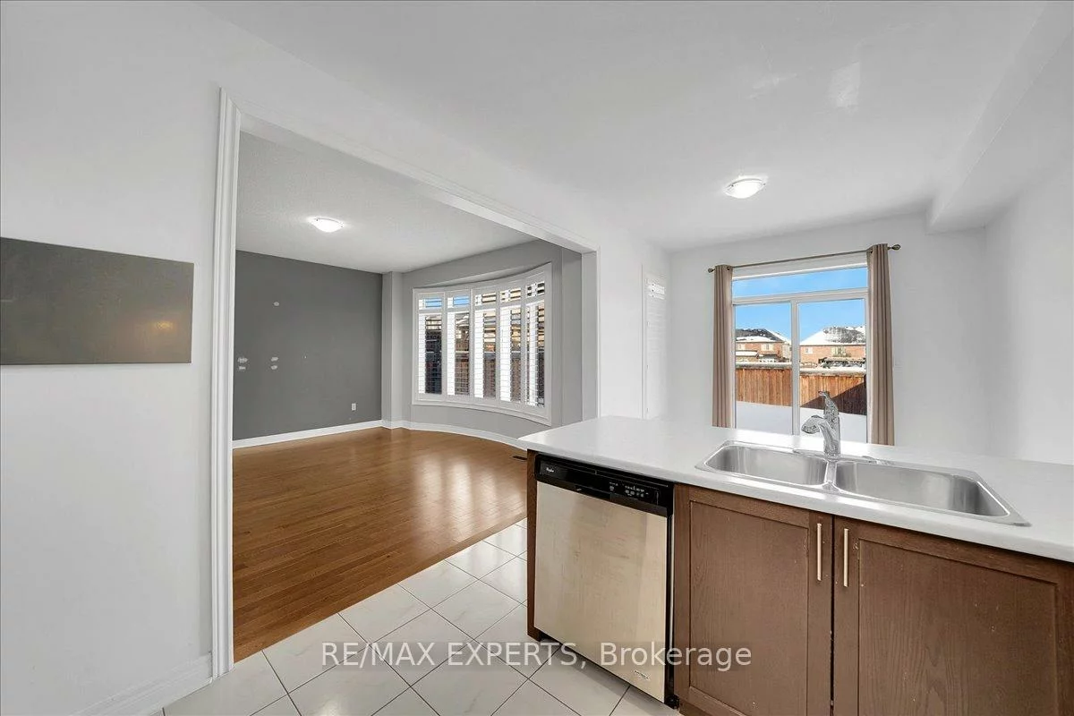 17, Fortis, Bradford, Bradford West Gwillimbury