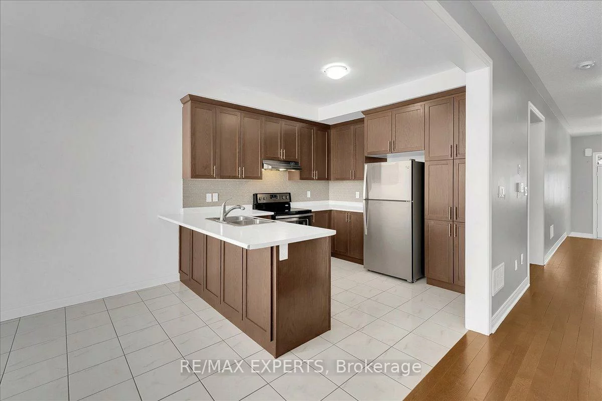 17, Fortis, Bradford, Bradford West Gwillimbury