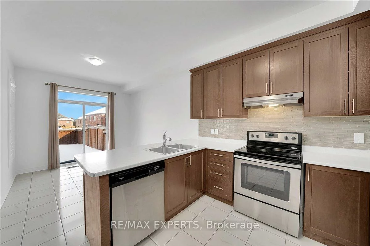 17, Fortis, Bradford, Bradford West Gwillimbury