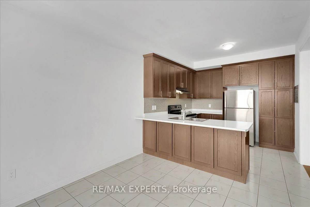 17, Fortis, Bradford, Bradford West Gwillimbury