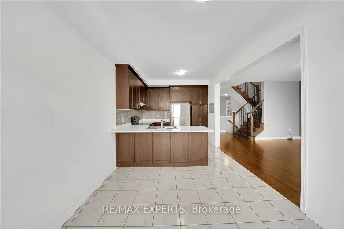 17, Fortis, Bradford, Bradford West Gwillimbury